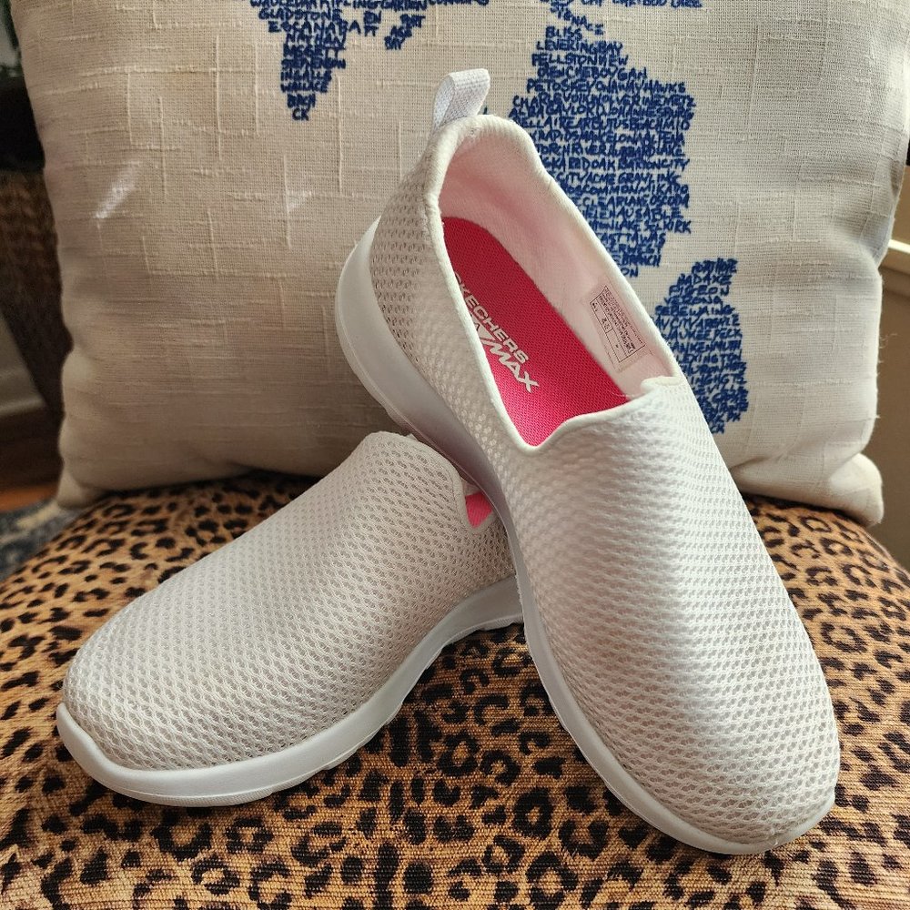 Skechers Go Walk size 5 W